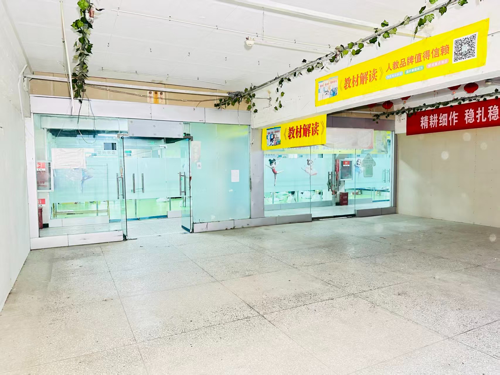 唐宫东路提供写字楼、商铺、展示空间、直播间等多种面积选择，满足企业办公、研发、展示、运营等多元需求。